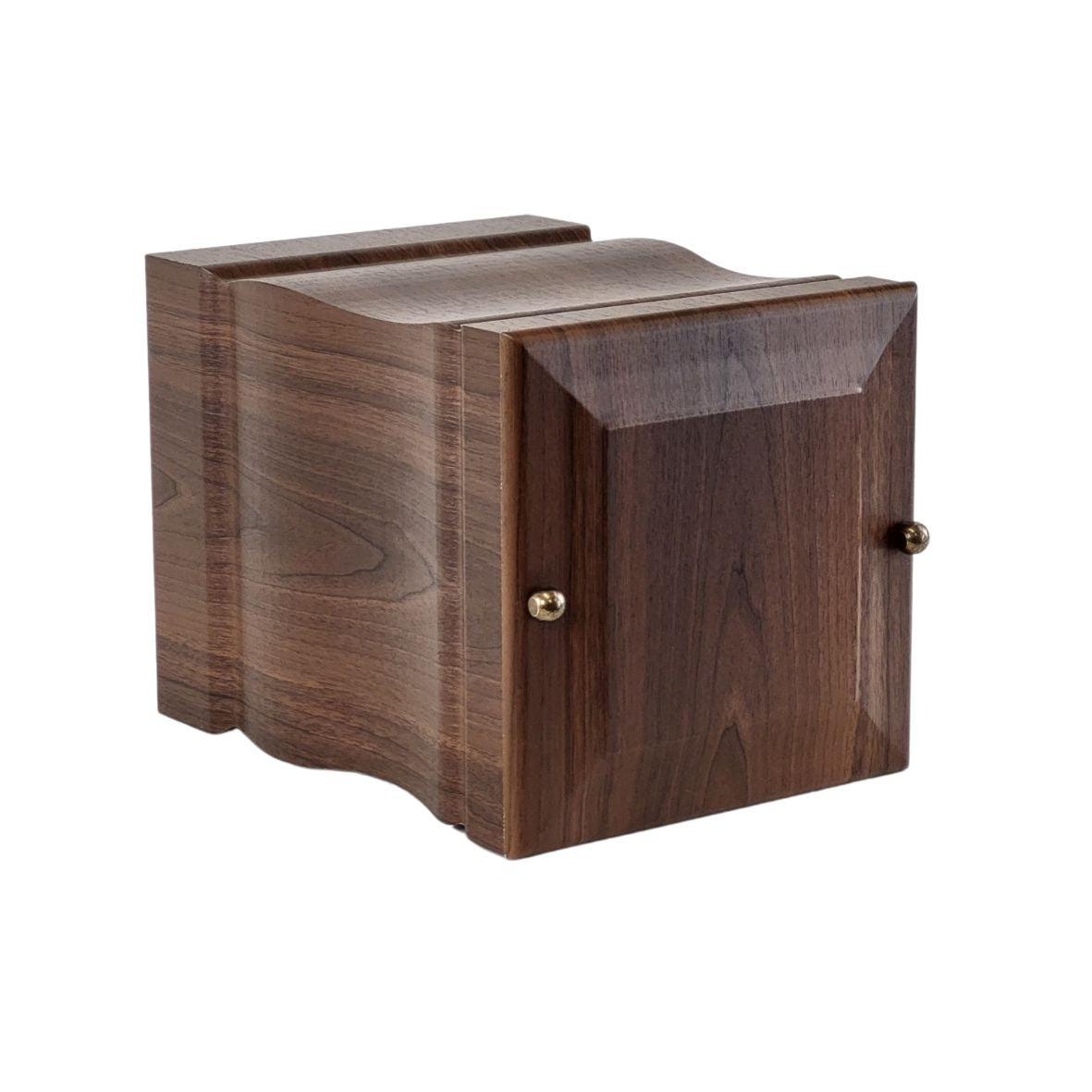 AURA Brown Oak