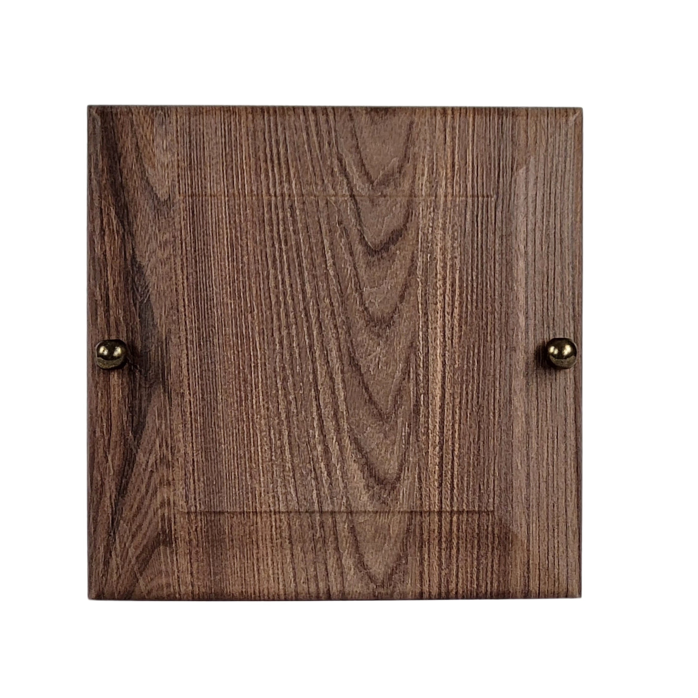 Aura Walnut EU